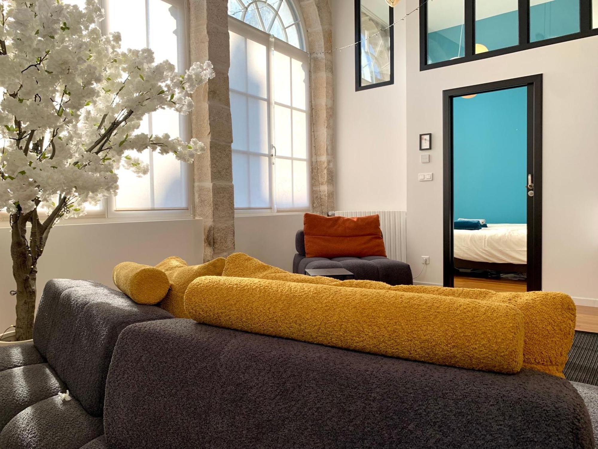 Les Fabuleux Appartements Du Coeur De Ville - Place Victor Hugo Besançon Extérieur photo